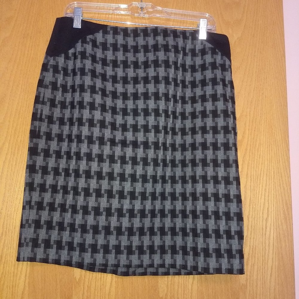 THE LIMITED Black & Gray Patterned Midi Pencil Skirt 10